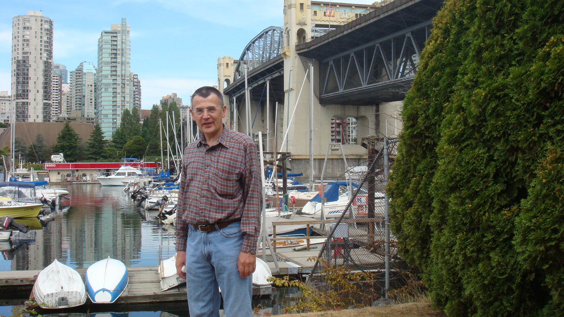 1898x1057 pixels (802K)